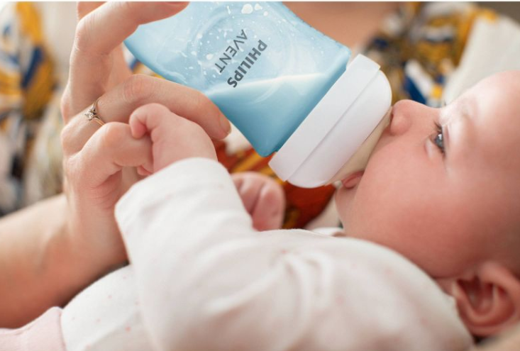 Biberón Philips Avent con pezón de respuesta natural - Set de regalo de bebé con peluche - Color Azul - 8pc