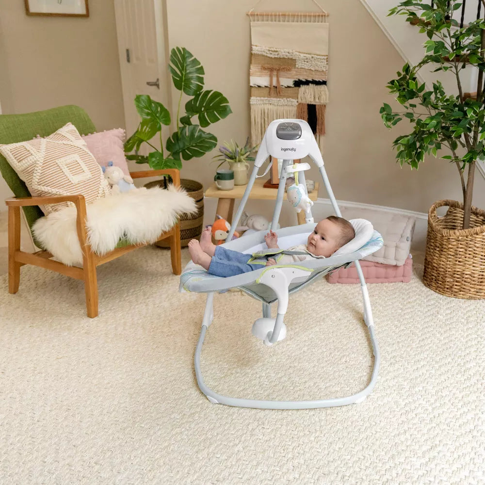 Ingenuity  SimpleComfort Columpio compacto multidireccional para bebés con vibraciones